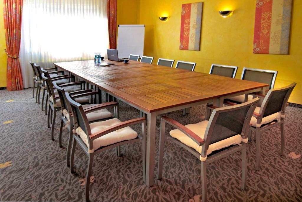 Hotel Am Schwan ดุสเซลดอร์ฟ ภายนอก รูปภาพ